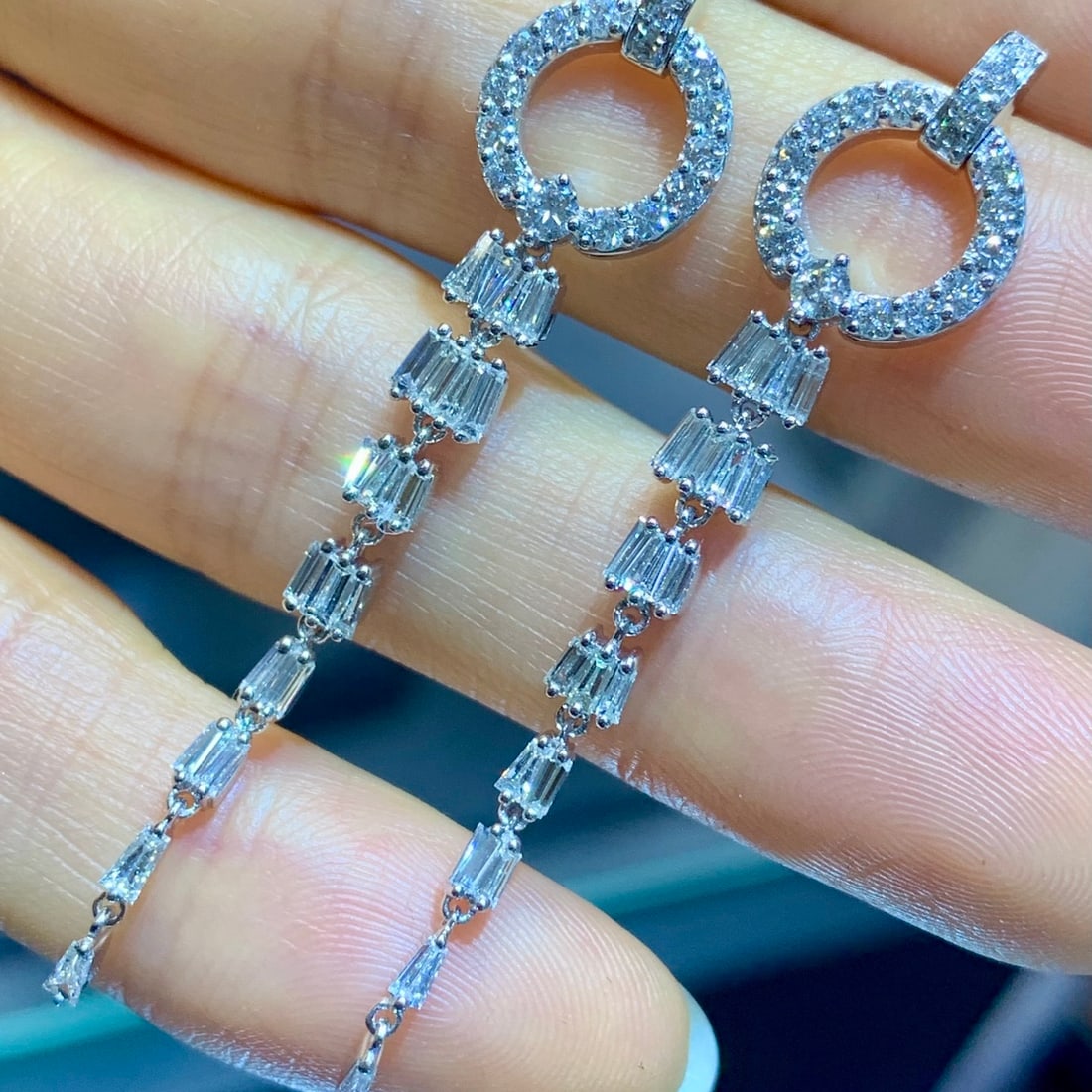 14k Gold 1.59 Ct Natural H Diamond Earrings: Ref:231098150 // gold content:14k gold // main gemstone:diamond // shape:multiple // carat weight:1. 59ct // clarity grade:vs-si // color:h // treatment:natural // Low Estimate: 9200 Condition: New Hi