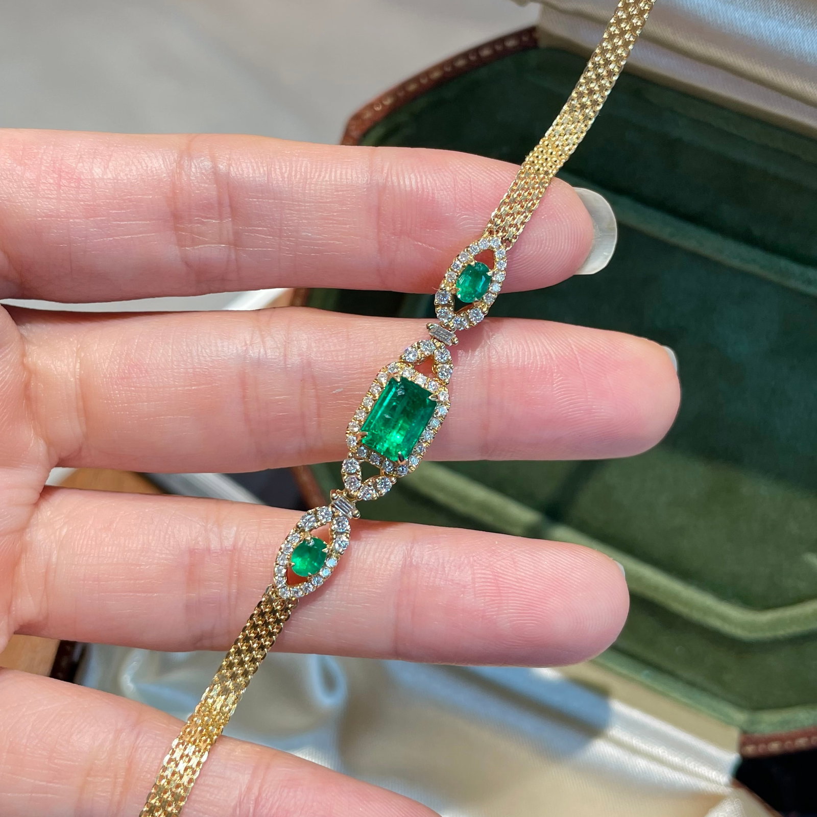 14k Gold 1.35 Ctw Vivid Green Natural Emerald & Emerald Bracelet - 8