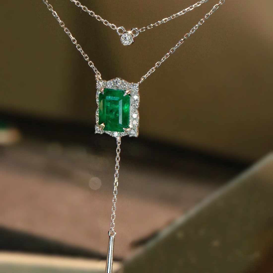 14k Gold 1.84 Ctw Vivid Green Natural Emerald & Diamond Necklace - 3