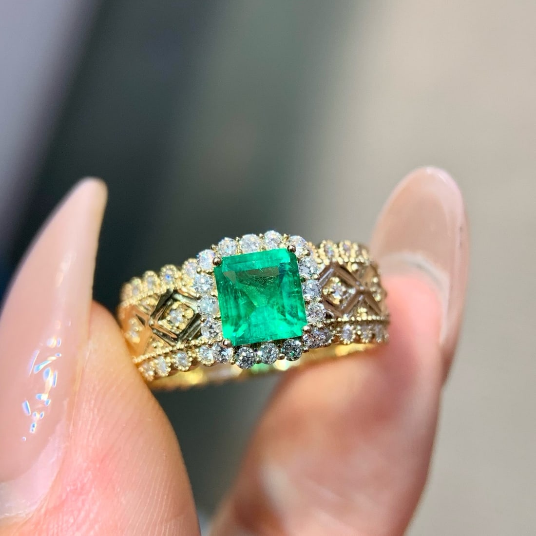 14k Gold 1.00 Ctw Vivid Green Natural Emerald & Diamond Ring - 2