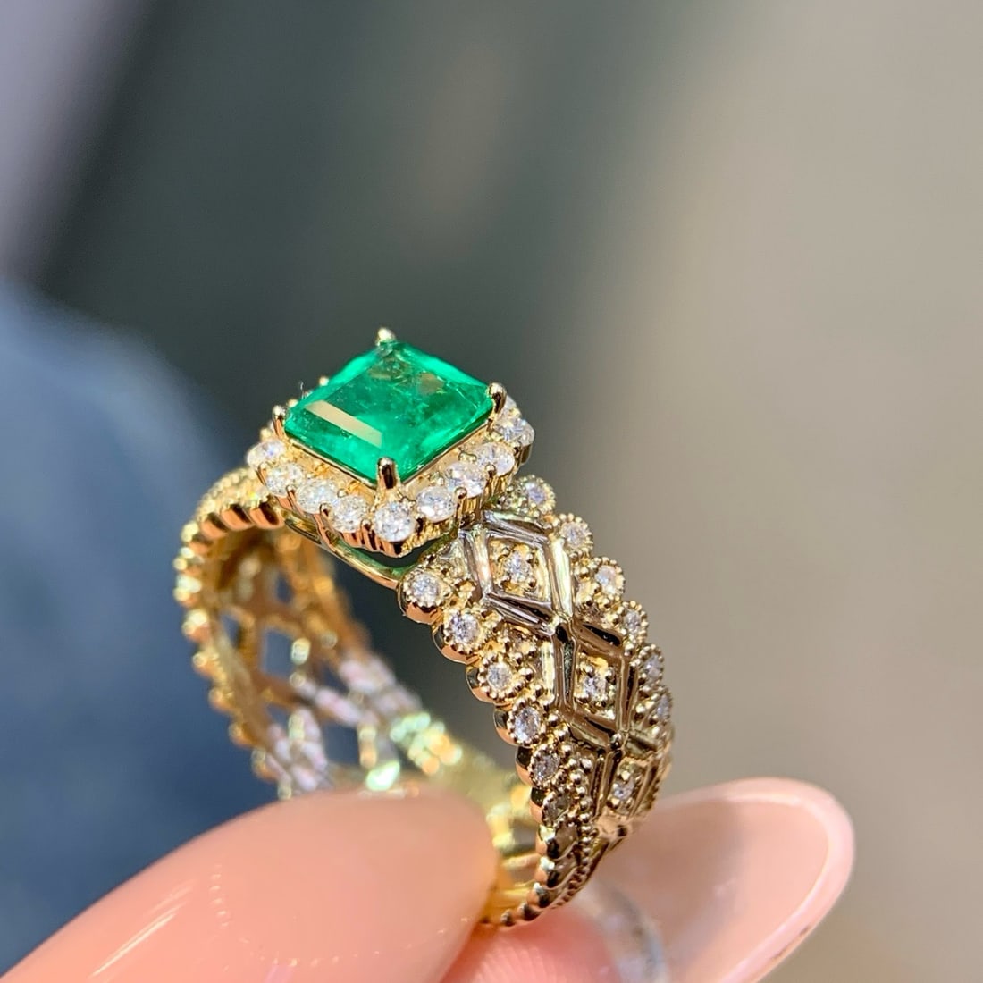 14k Gold 1.00 Ctw Vivid Green Natural Emerald & Diamond Ring - 3