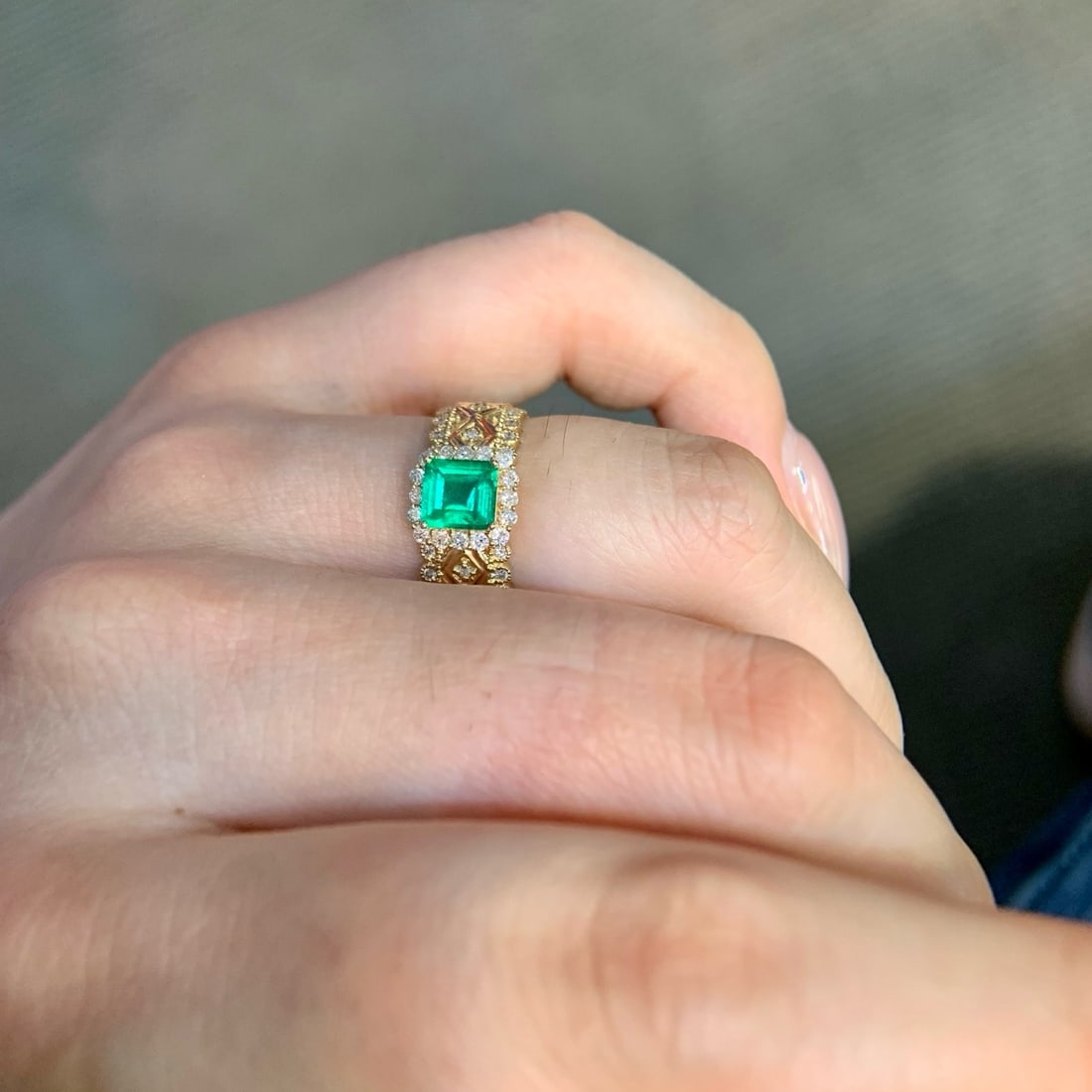 14k Gold 1.00 Ctw Vivid Green Natural Emerald & Diamond Ring - 5