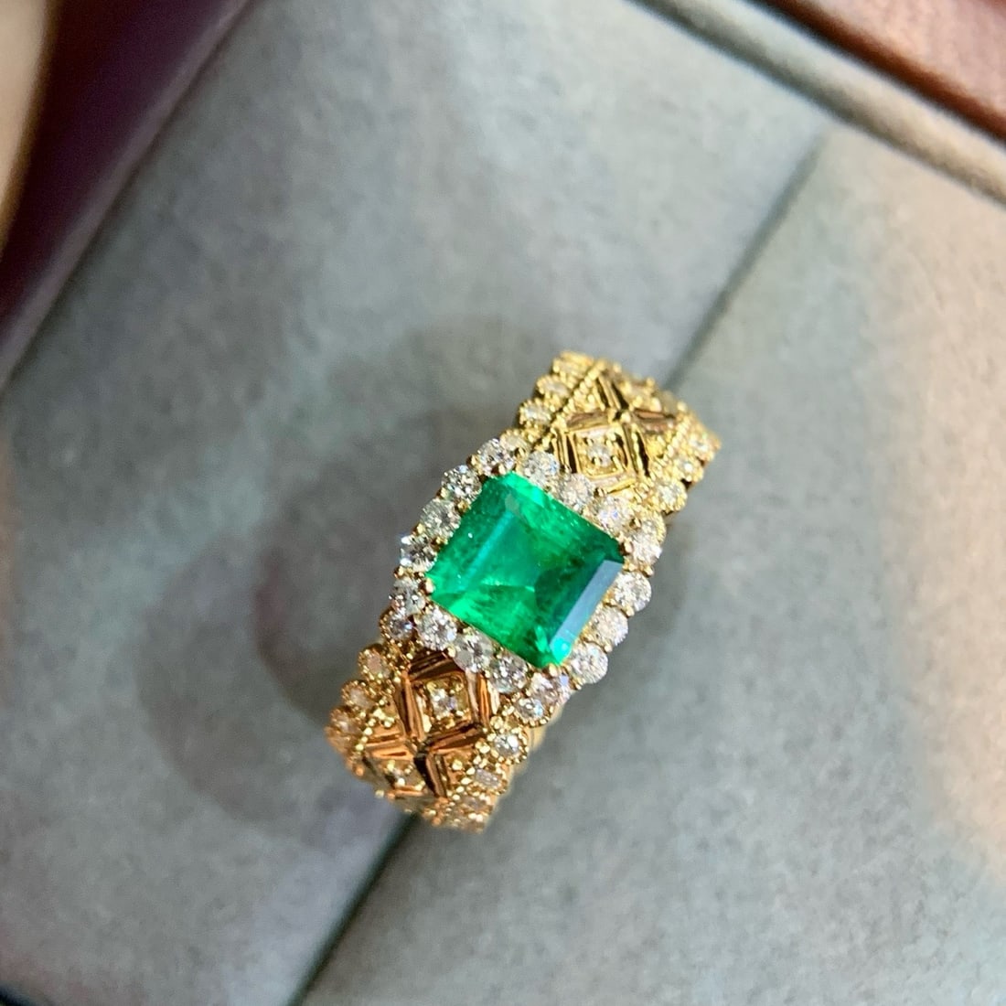 14k Gold 1.00 Ctw Vivid Green Natural Emerald & Diamond Ring - 6