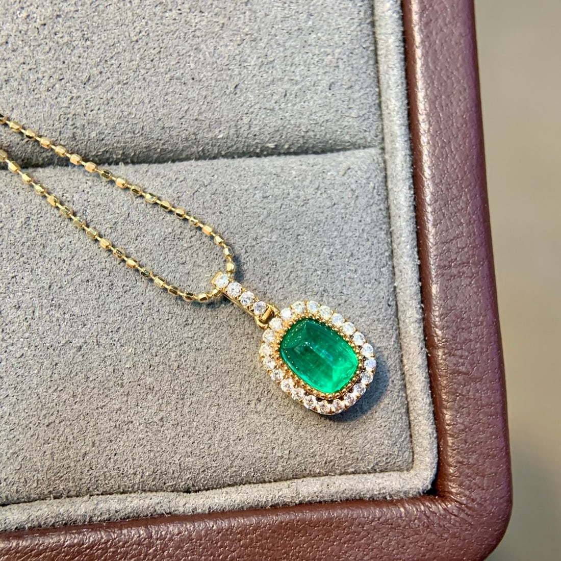 14k Gold 0.82 Ctw Natural Emerald & Diamond Pendant( Without Chain )