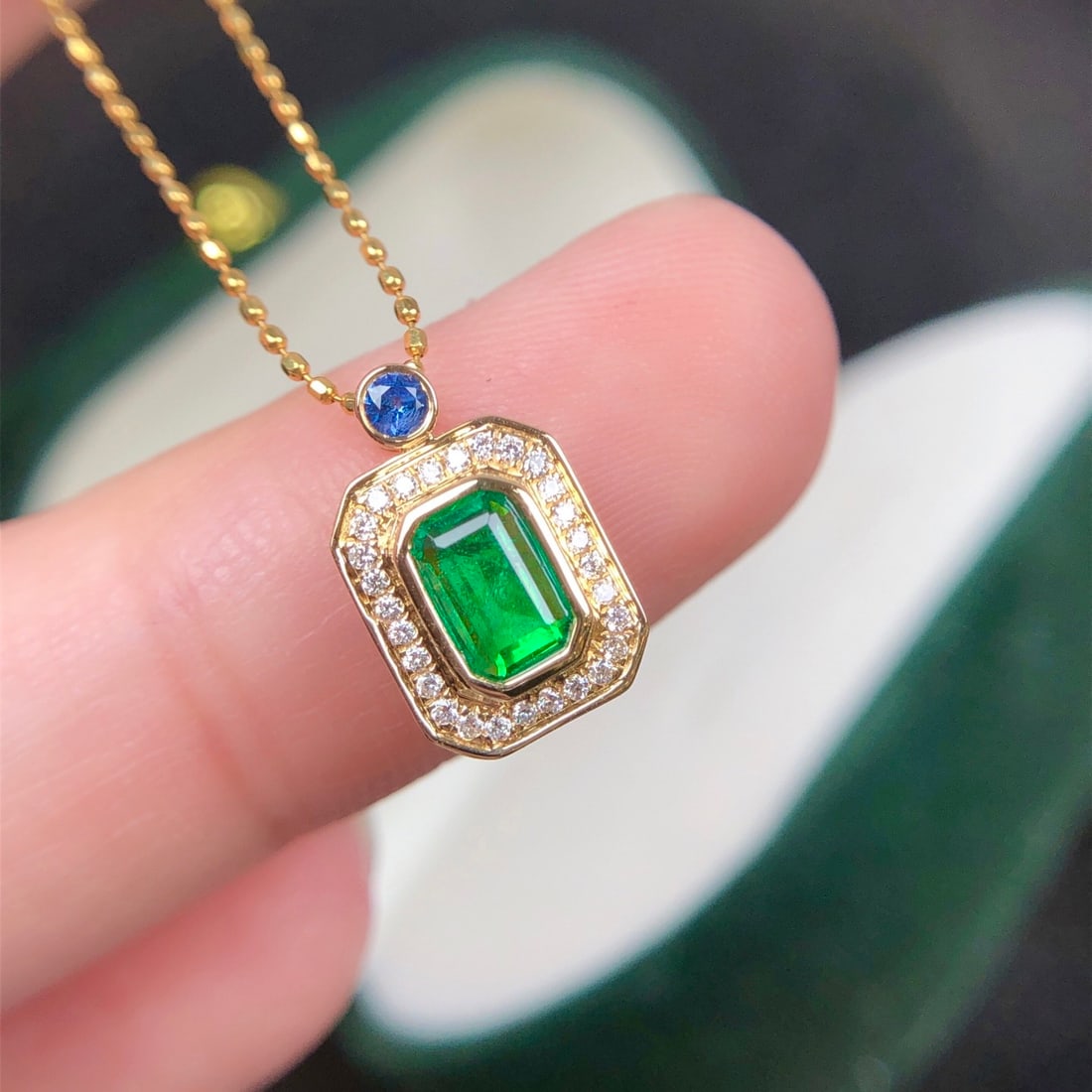 14k Gold 0.45 Ctw Vivid Green Natural Emerald & Diamond Necklace