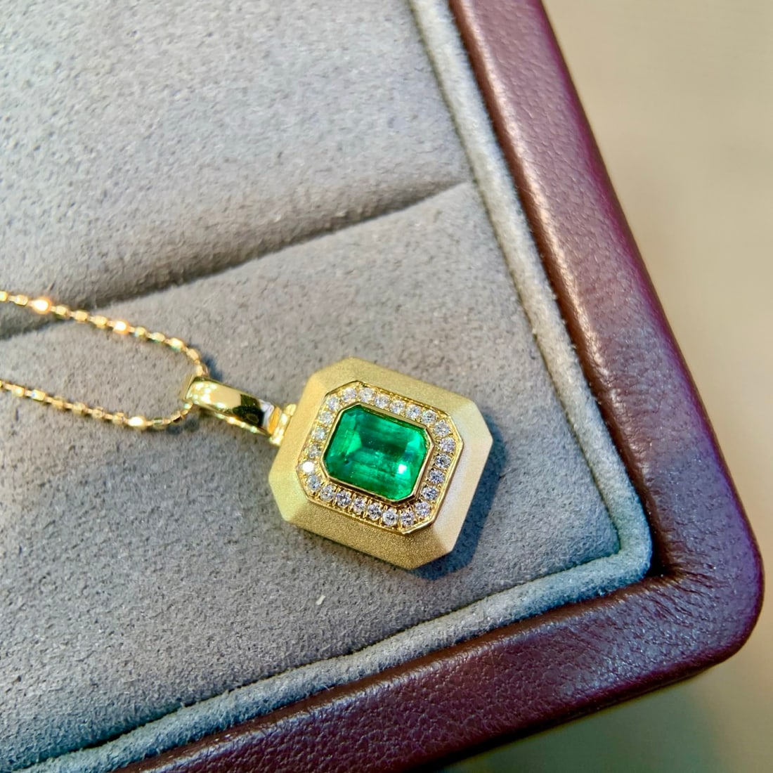 14k Gold 1.49 Ctw Vivid Green Natural Emerald & Diamond Pendant( Without Chain ) - 2
