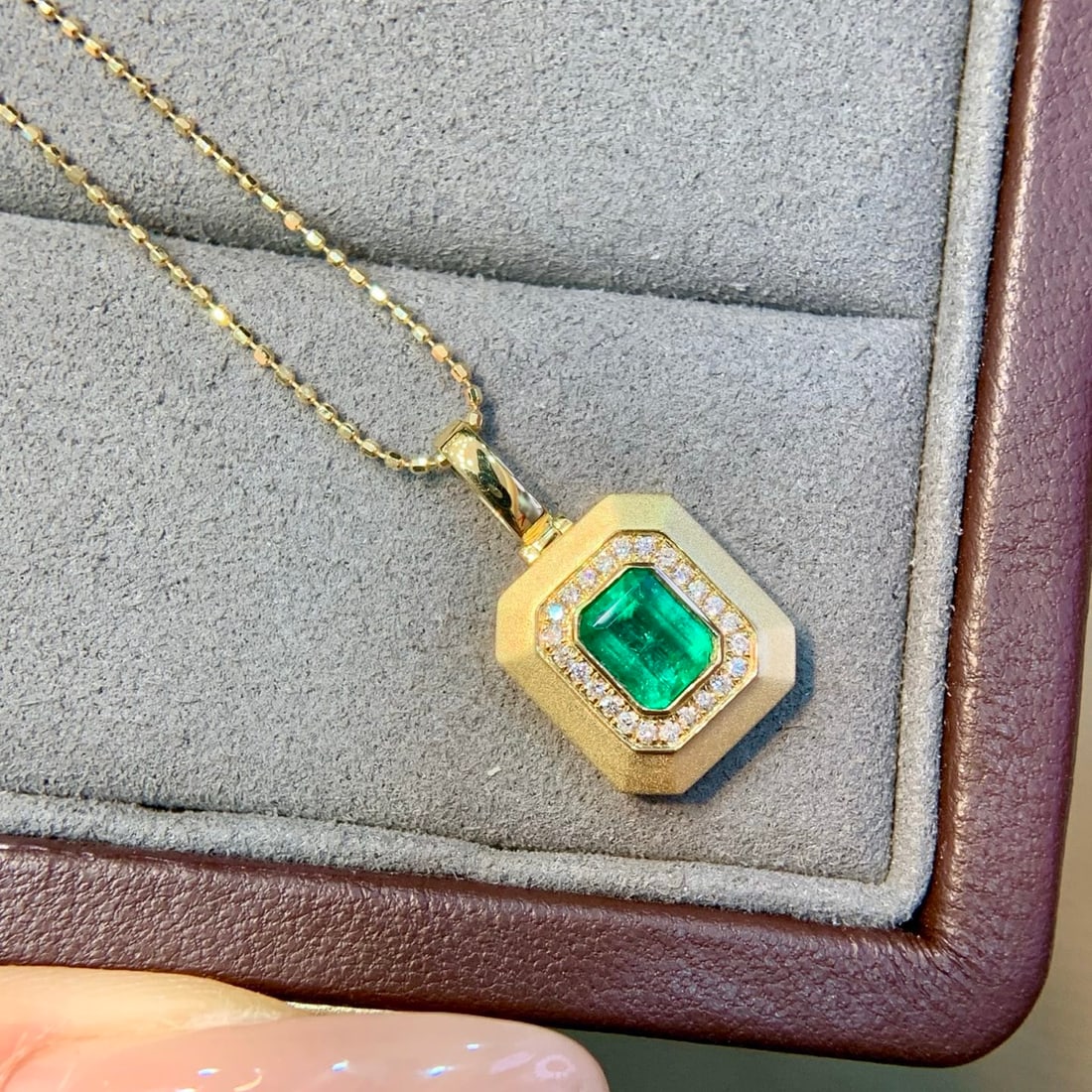 14k Gold 1.49 Ctw Vivid Green Natural Emerald & Diamond Pendant( Without Chain ) - 4