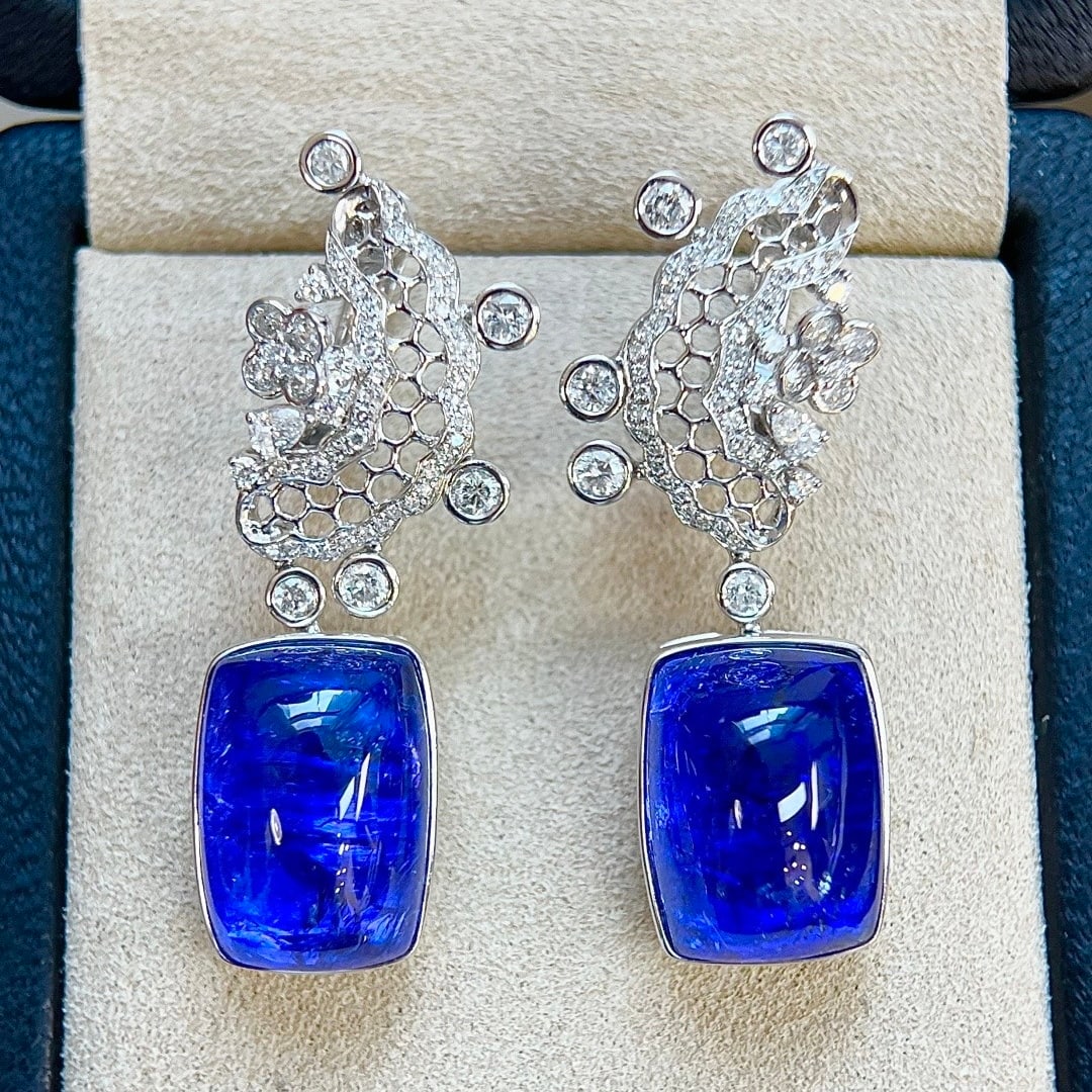 14k Gold 28.71 Ctw Natural Tanzanite & Diamond Earrings: Ref:231098204 // gold content:14k gold // main gemstone:tanzanite // shape:cushion // carat weight:27. 65ct // color:blue // treatment:natural // // adjacent gemstone 2 : diamond // shape:multiple // 