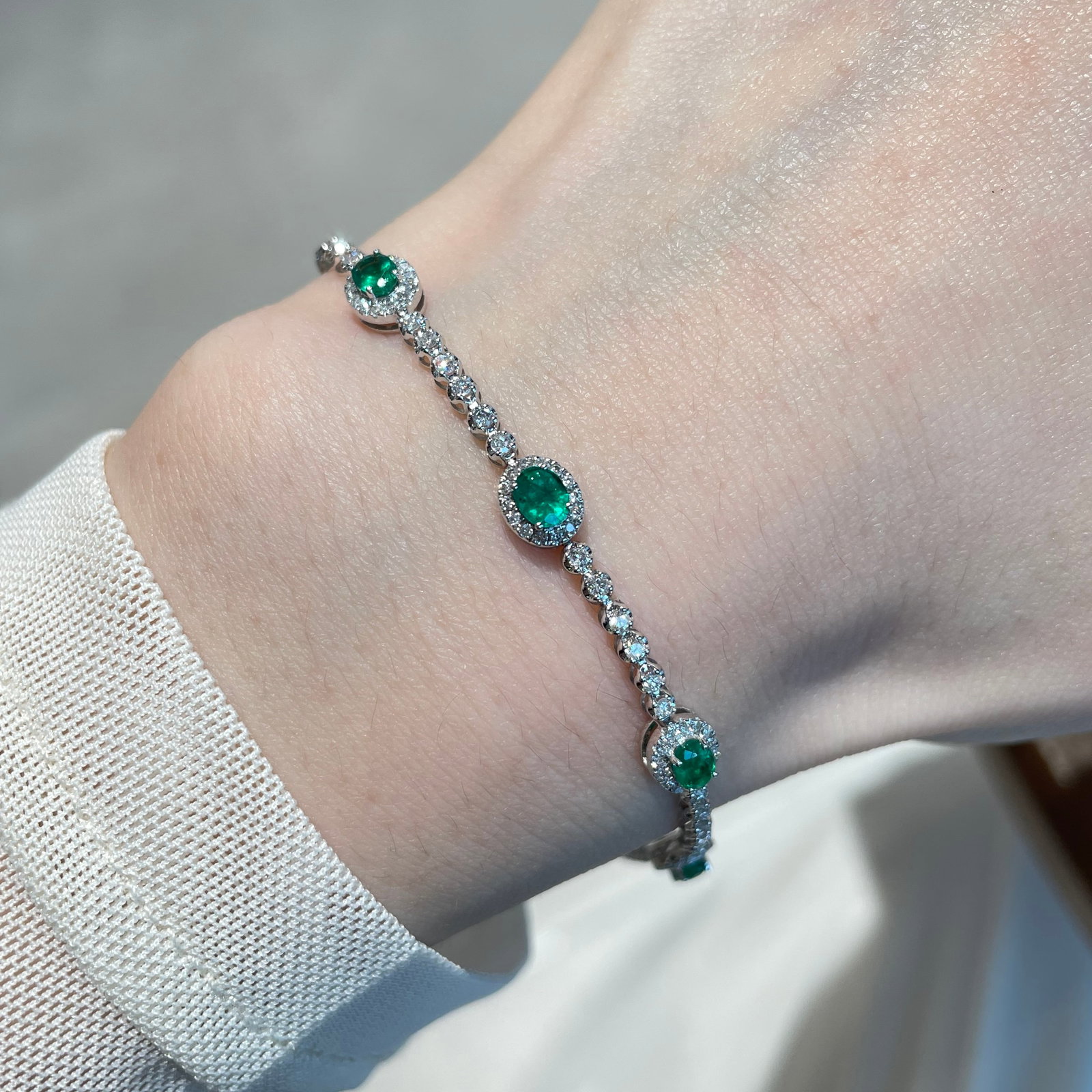 14k Gold 2 Ctw Vivid Green Natural Emerald & Diamond Bracelet - 3