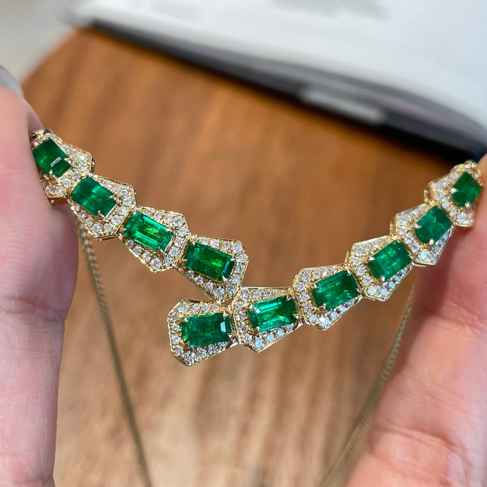 14k Gold 3 Ct Vivid Green Natural Emerald & Diamond Necklace - 2