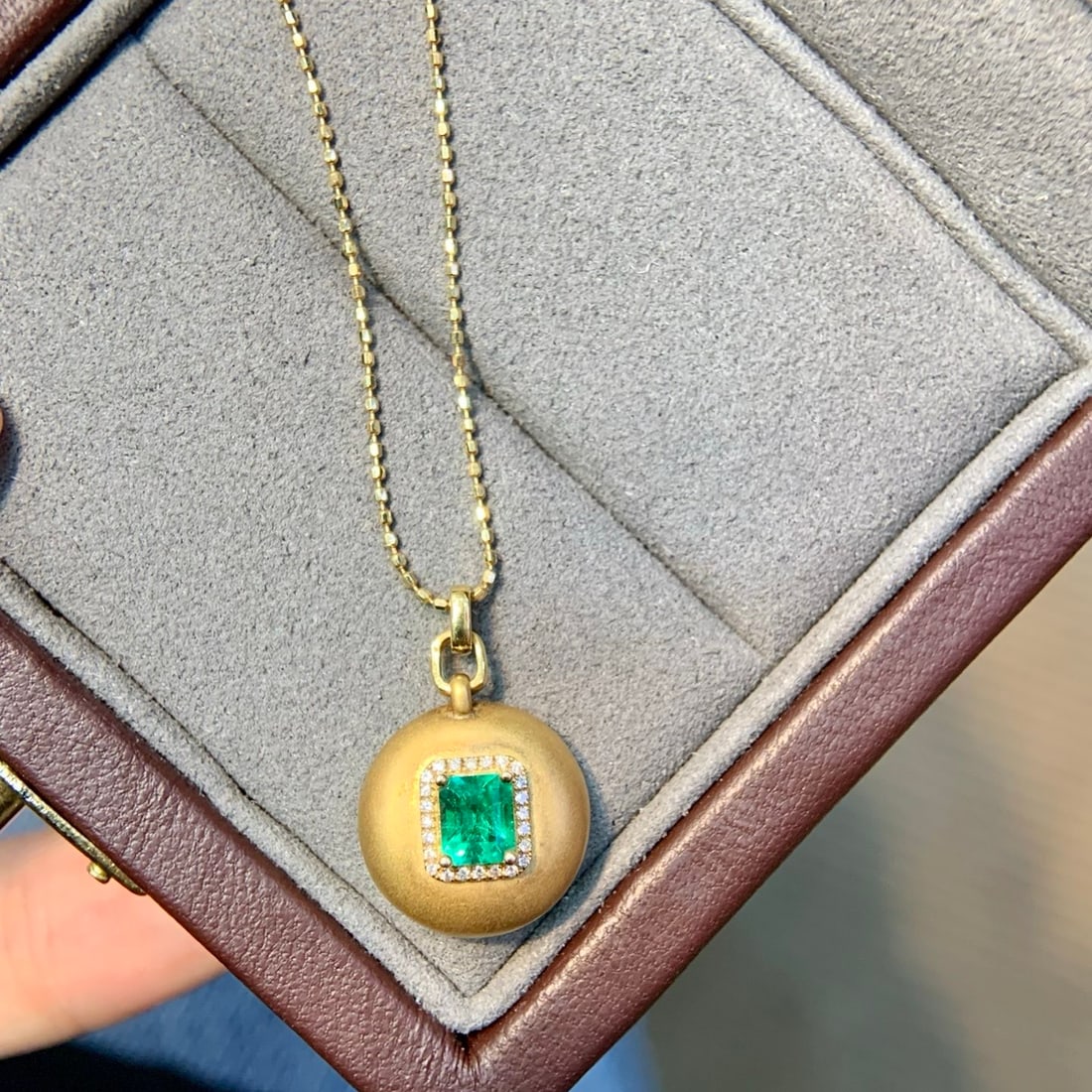 14k Gold 0.44 Ctw Vivid Green Natural Emerald & Diamond Necklace