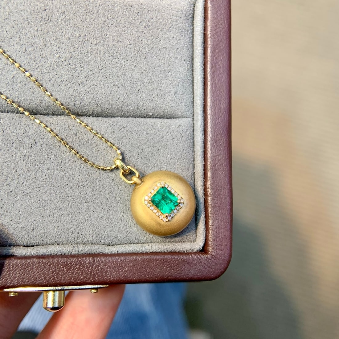 14k Gold 0.44 Ctw Vivid Green Natural Emerald & Diamond Necklace - 3