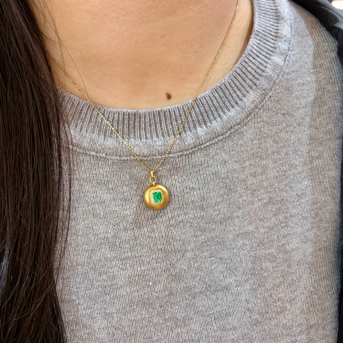 14k Gold 0.44 Ctw Vivid Green Natural Emerald & Diamond Necklace - 4