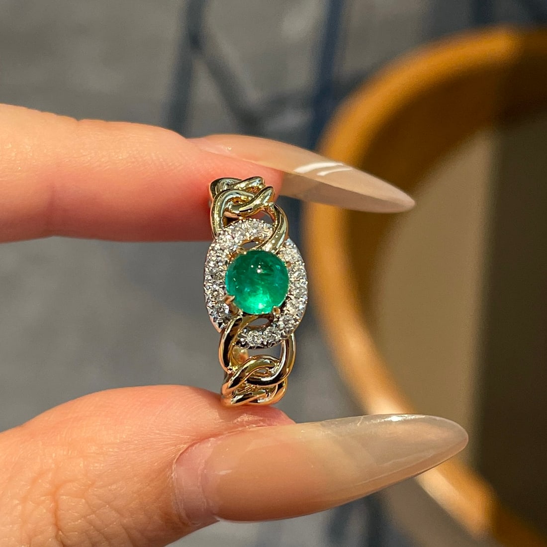 14k Gold 0.74 Ct Vivid Green Natural Emerald & Diamond Ring: Ref:231098228 // gold content:14k gold // ring size:7. 25us // // main gemstone:emerald // shape:round // carat weight:0. 74ct // color:vivid green // treatment:natural // cut grade:g // // adjacent g