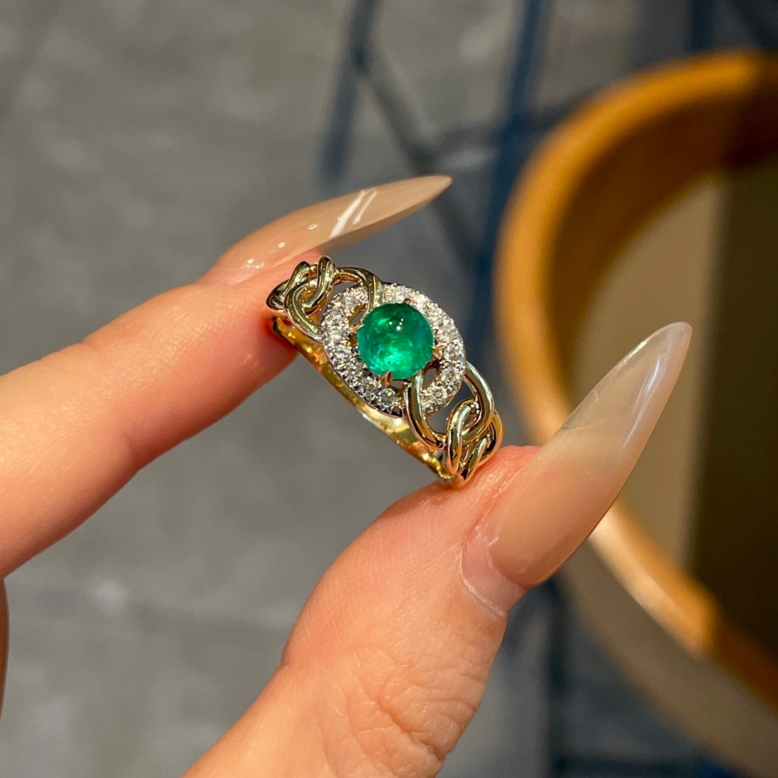 14k Gold 0.74 Ct Vivid Green Natural Emerald & Diamond Ring - 6
