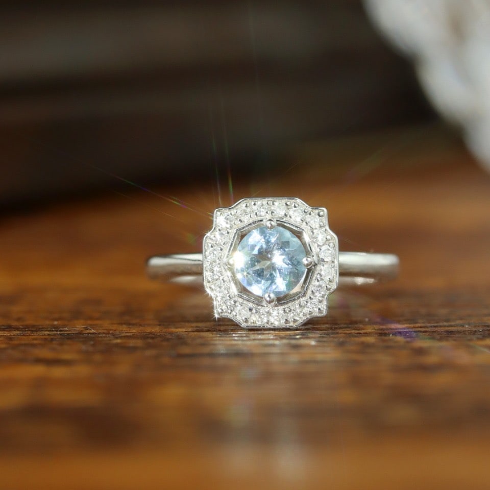 14k Gold 0.55 Ctw Natural Aquamarine & Diamond Ring: Ref:231098285 // gold content:14k gold // ring size:7. 25us // // main gemstone:aquamarine // shape:round // carat weight:0. 15ct // color:blue // treatment:natural // cut grade:g // // adjacent
