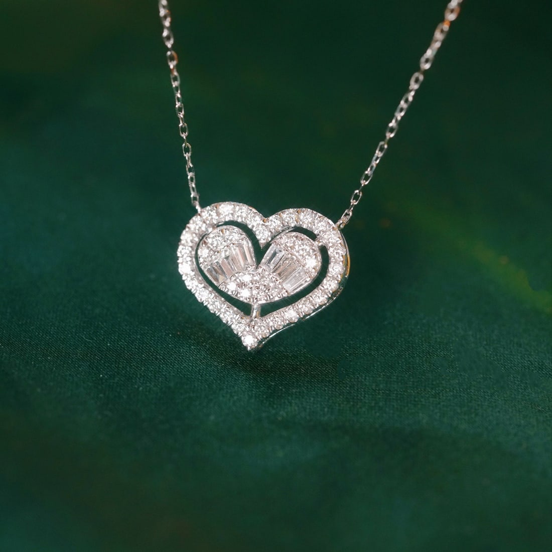 14k Gold 0.50 Ct Natural H Diamond Necklace: Ref:231098297 // gold content:14k gold // main gemstone:diamond // shape:multiple // carat weight:0. 50ct // clarity grade:vs-si // color:h // treatment:natural // Condition: New Low Estimate: