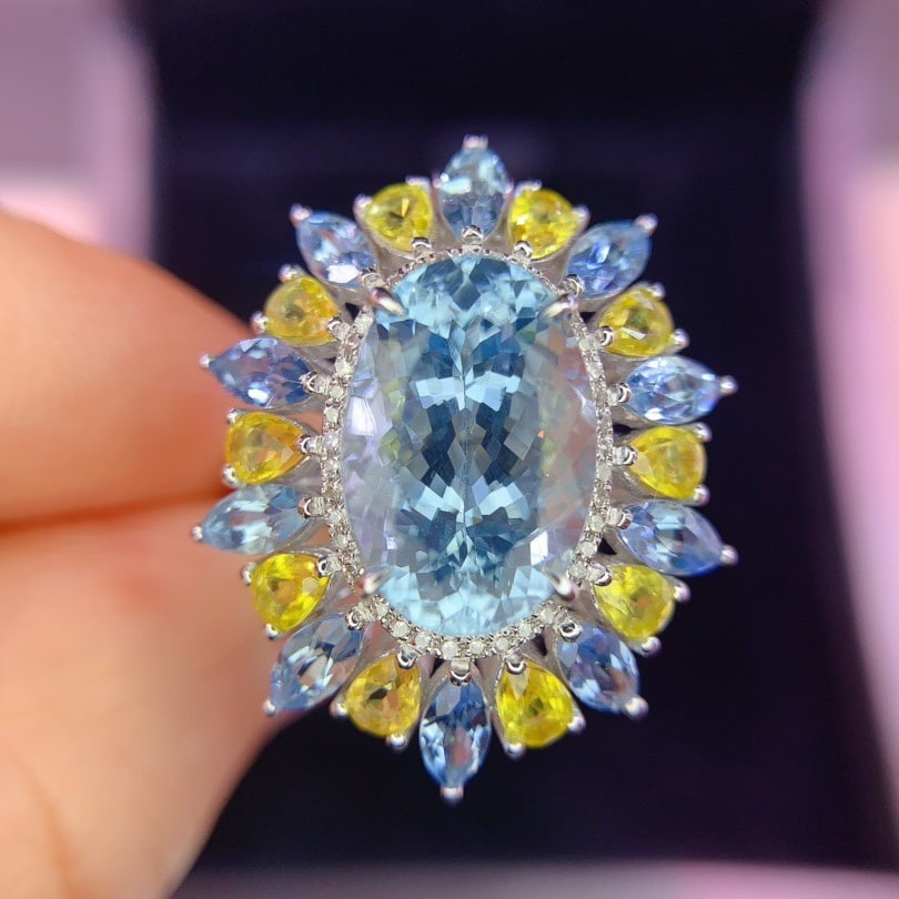 14k Gold 8.8 Ctw Natural Aquamarine & Sapphire Ring/pendant( Without Chain ): Ref:231098300 // gold content:14k gold // ring size:7. 25us // // main gemstone:aquamarine // shape:oval // carat weight:5. 6ct // color:blue // treatment:natural // // adjacent gemstone 2 : sapphire