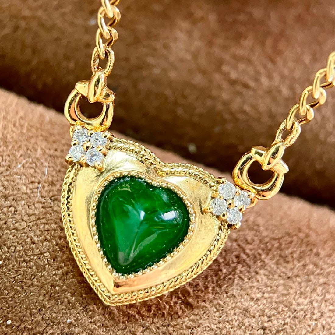 14k Gold 1.50 Ct Vivid Green Natural Emerald & Diamond Necklace - 4