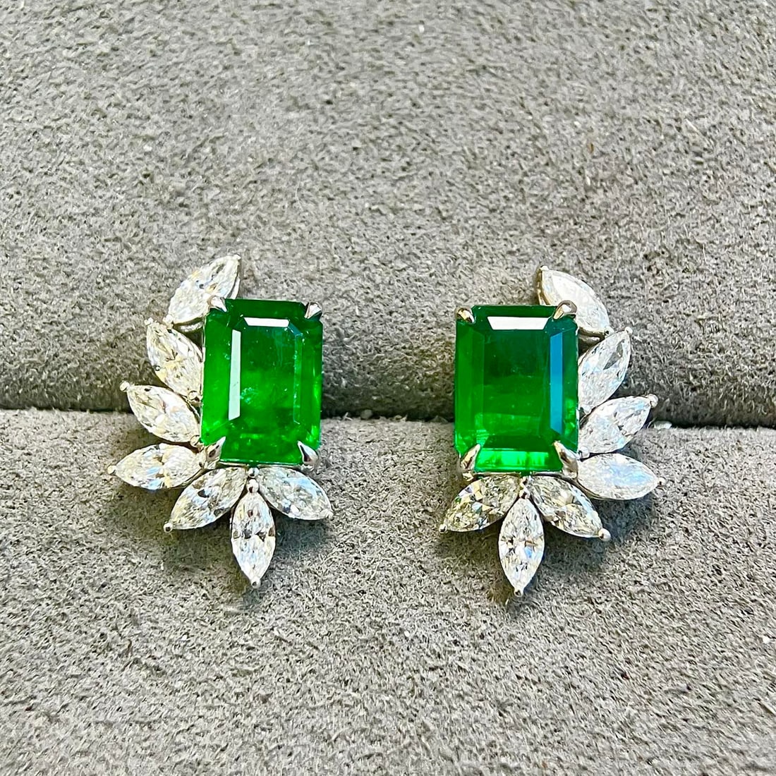 14k Gold 3.06 Ctw Vivid Green Natural Emerald & Diamond Earrings: Ref:231098348 // gold content:14k gold // main gemstone:emerald // shape:octagonal // carat weight:1. 78ct // color:vivid green // treatment:natural // // adjacent gemstone 2 : diamond // shape:marqui