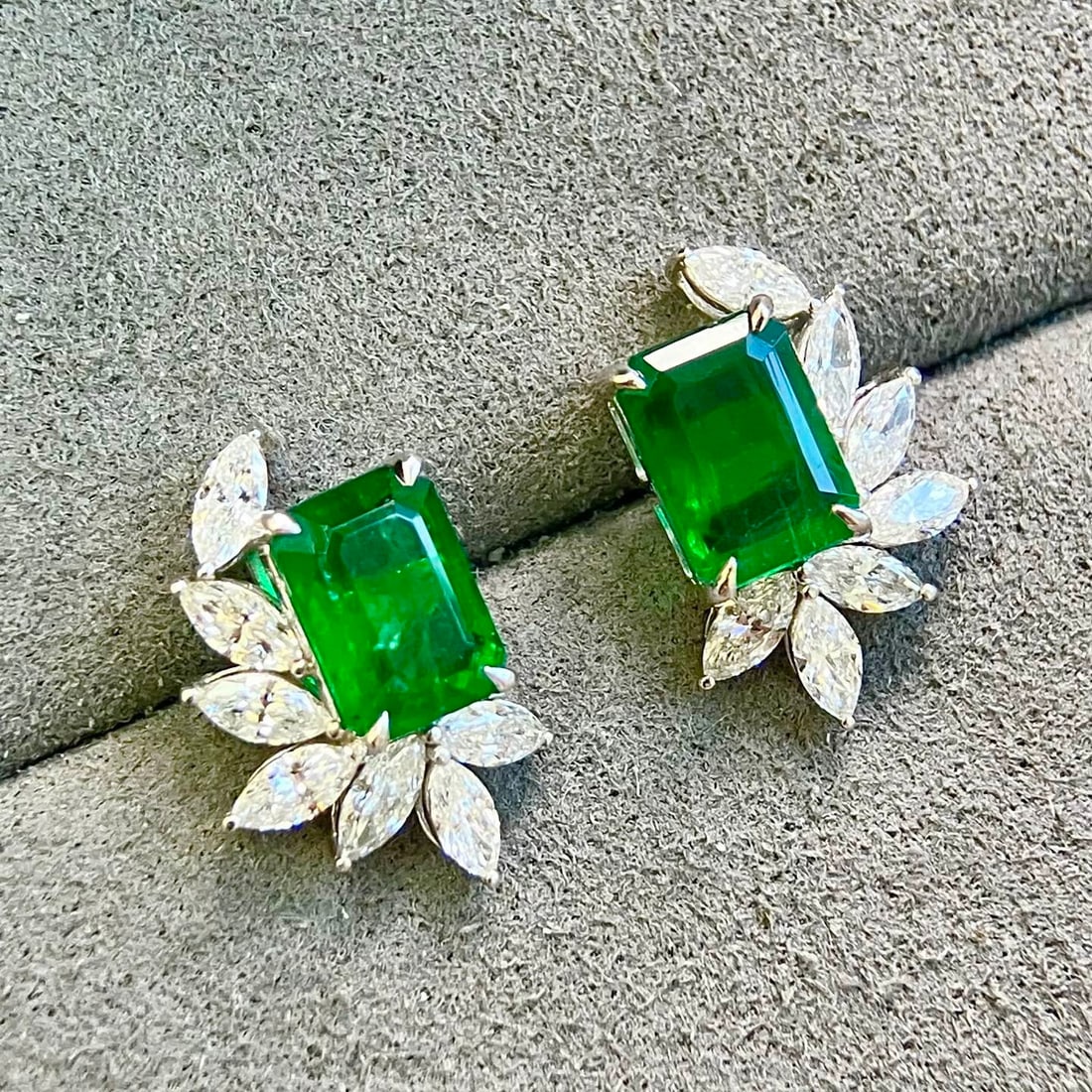 14k Gold 3.06 Ctw Vivid Green Natural Emerald & Diamond Earrings - 2