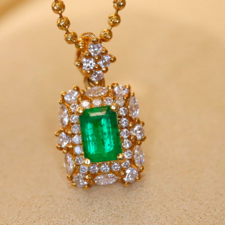 14k Gold 1.20 Ctw Vivid Green Natural Emerald & Diamond Pendant( Without Chain ) - 4