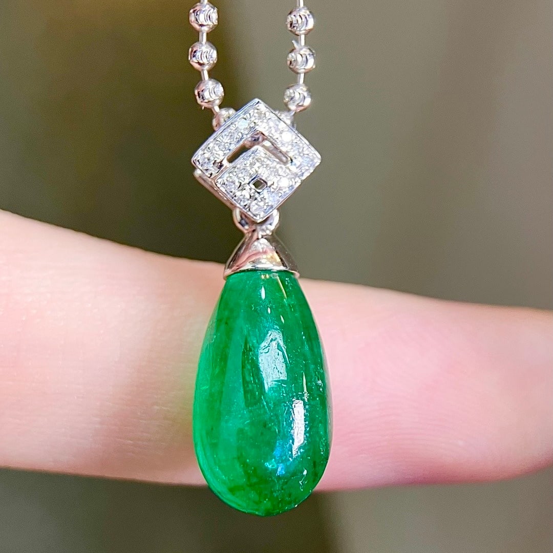 14k Gold 4.98 Ct Natural Emerald & Diamond Pendant( Without Chain ): Ref:231098385 // gold content:14k gold // main gemstone:emerald // shape:pear // carat weight:4. 98ct // color:green // treatment:natural // // adjacent gemstone 2 : diamond // shape:round // clarity 