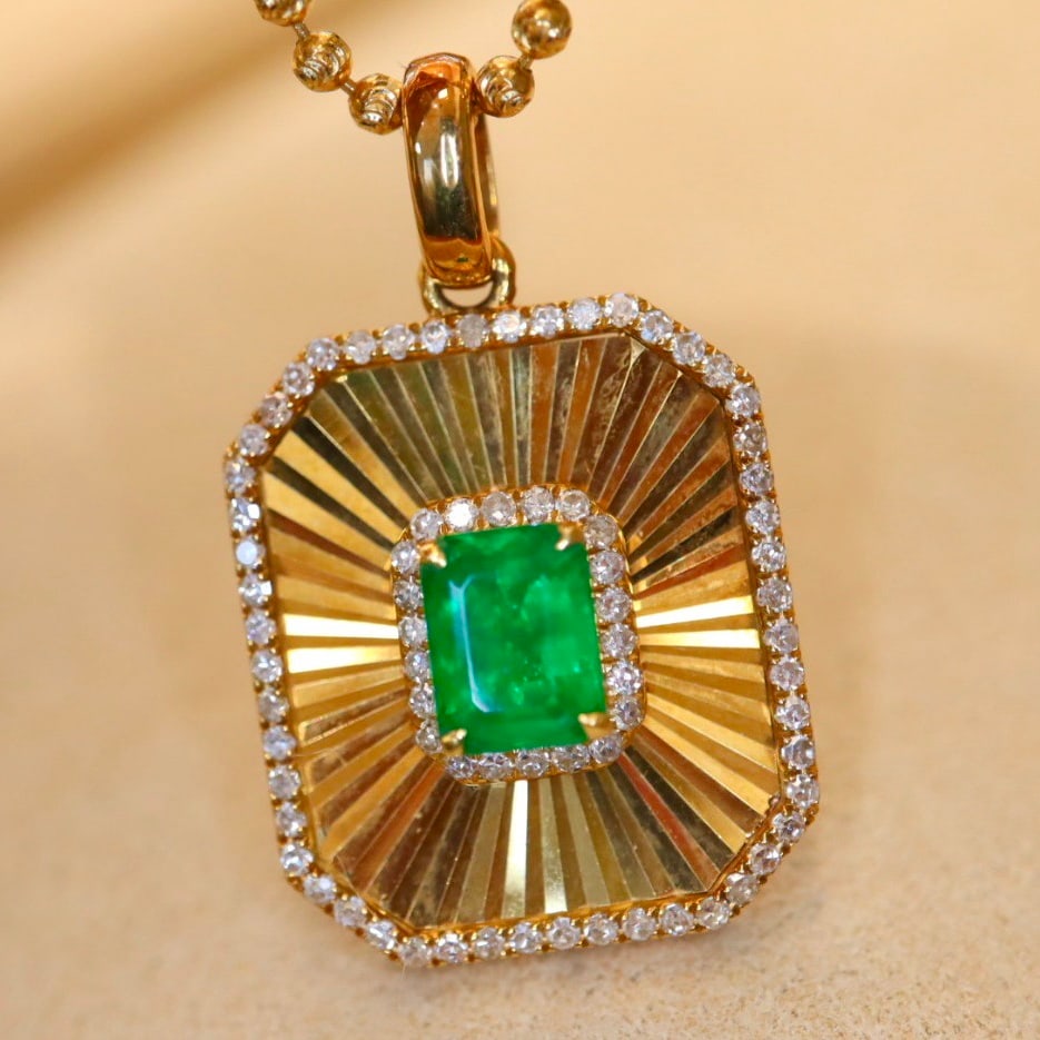 14k Gold 0.75 Ctw Vivid Green Natural Emerald & Diamond Pendant( Without Chain ) - 4