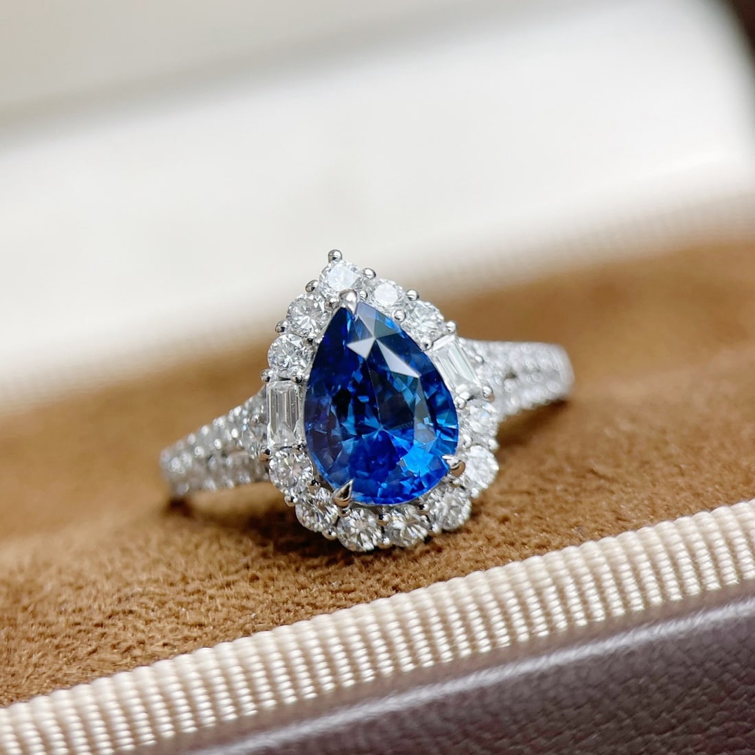 14k Gold 2.1 Ct Natural Sapphire & Diamond Ring - 2