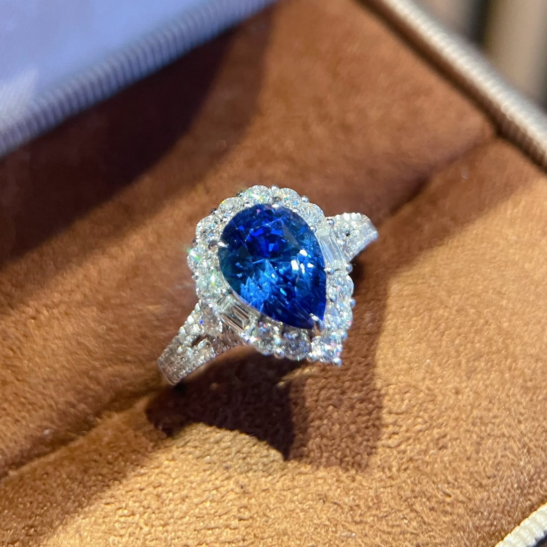 14k Gold 2.1 Ct Natural Sapphire & Diamond Ring - 4