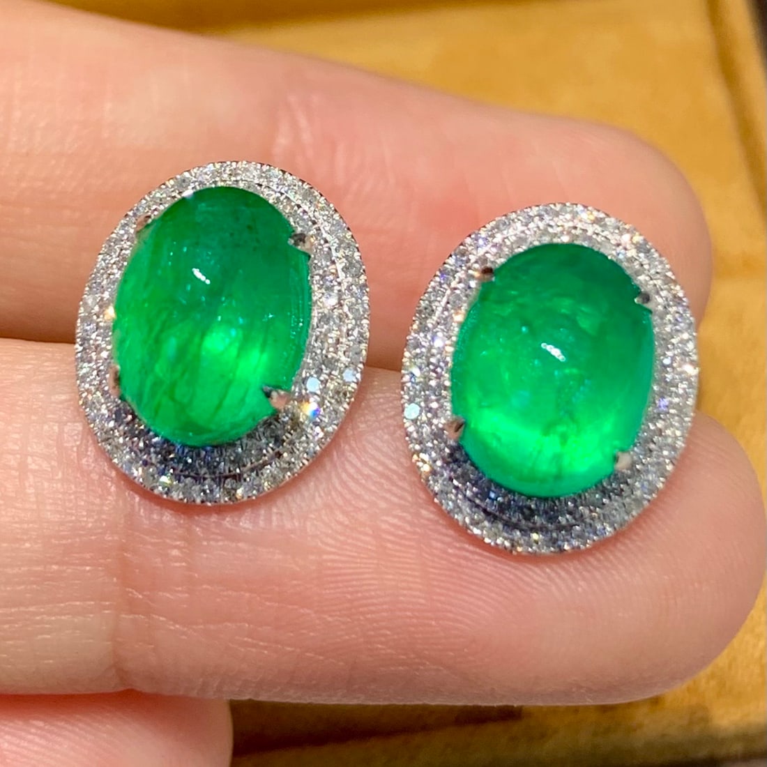 14k Gold 5.3 Ct Natural Emerald & Diamond Earrings - 4
