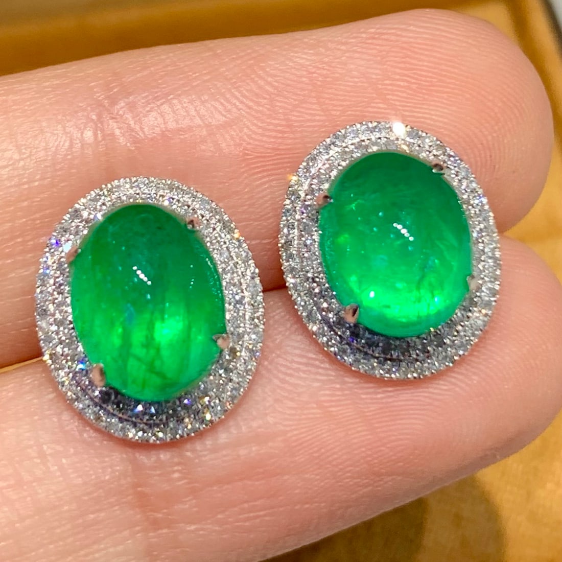 14k Gold 5.3 Ct Natural Emerald & Diamond Earrings - 6