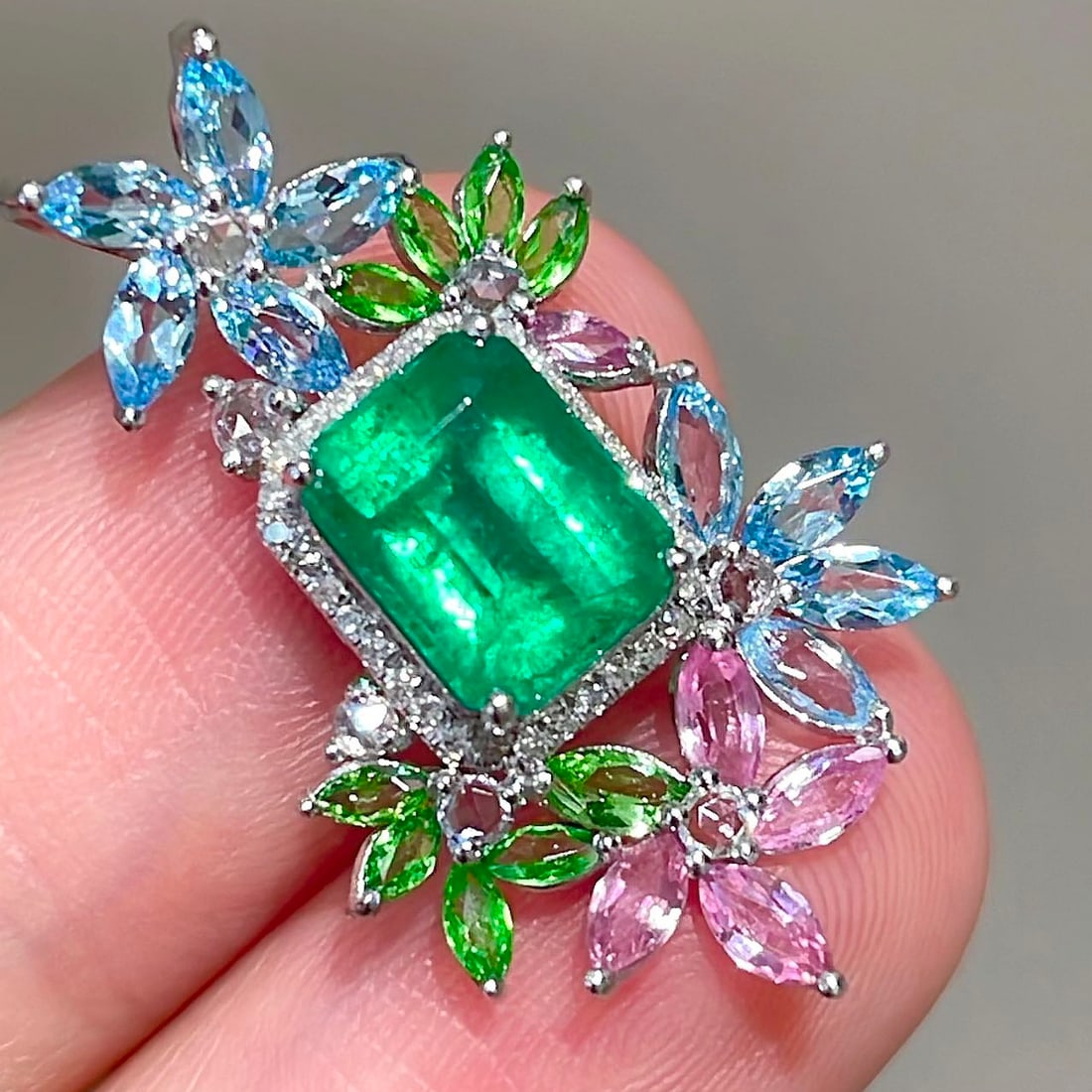 14k Gold 2.1 Ct Natural Emerald & Diamond Pendant( Without Chain ) - 2