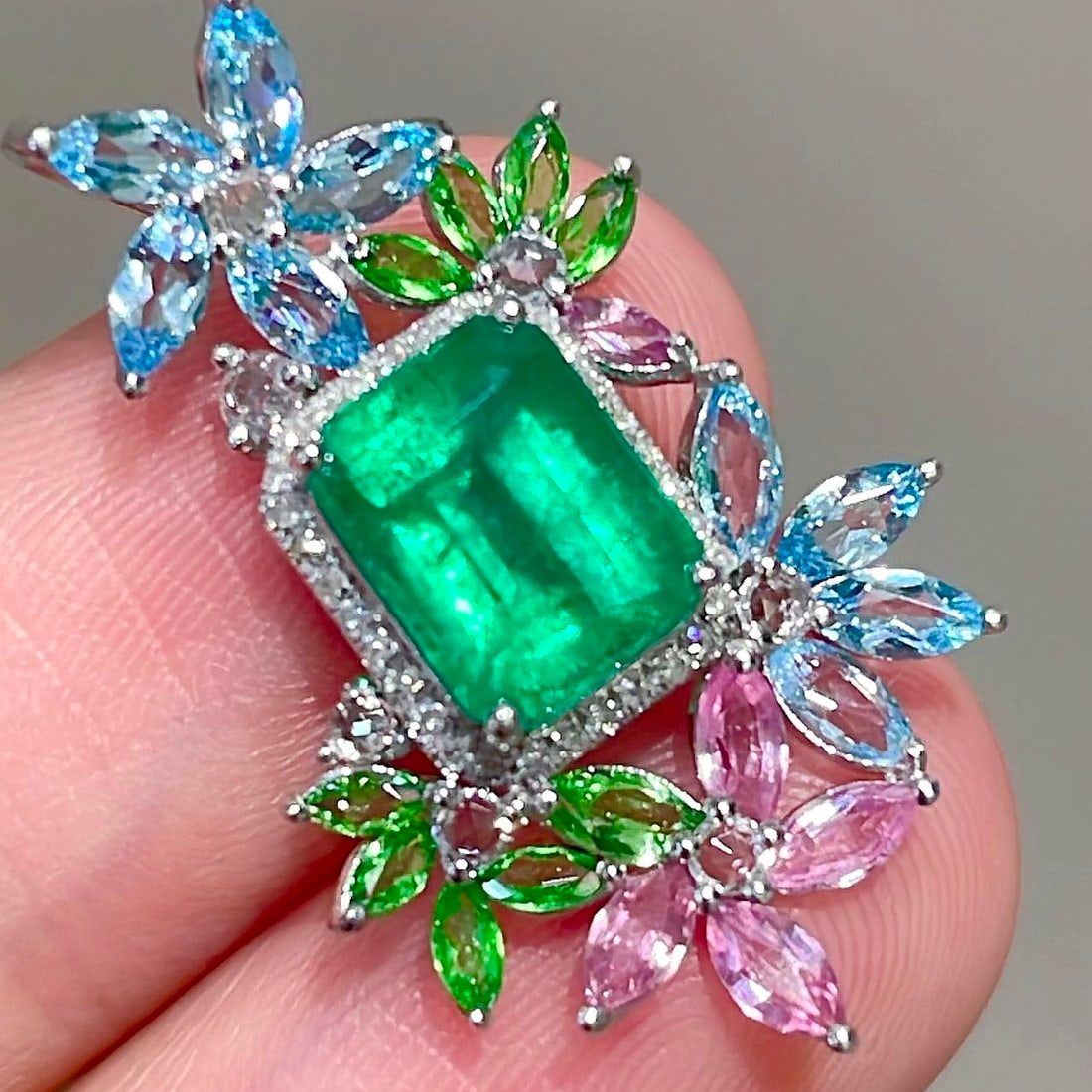 14k Gold 2.1 Ct Natural Emerald & Diamond Pendant( Without Chain ) - 3