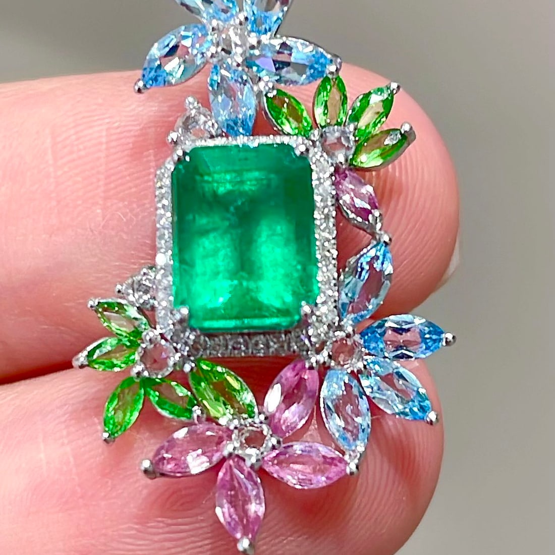 14k Gold 2.1 Ct Natural Emerald & Diamond Pendant( Without Chain ) - 4