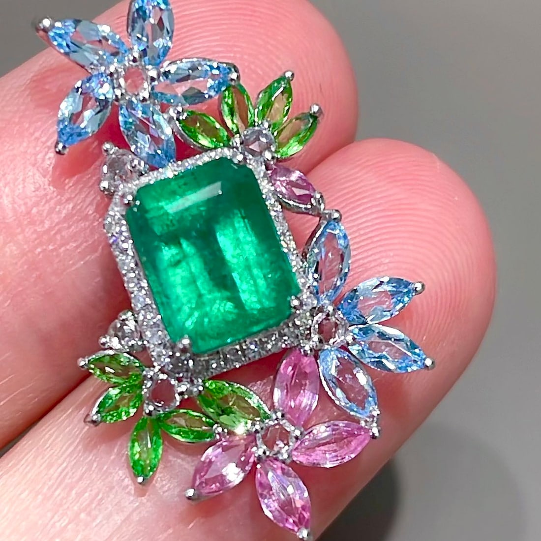 14k Gold 2.1 Ct Natural Emerald & Diamond Pendant( Without Chain ) - 6