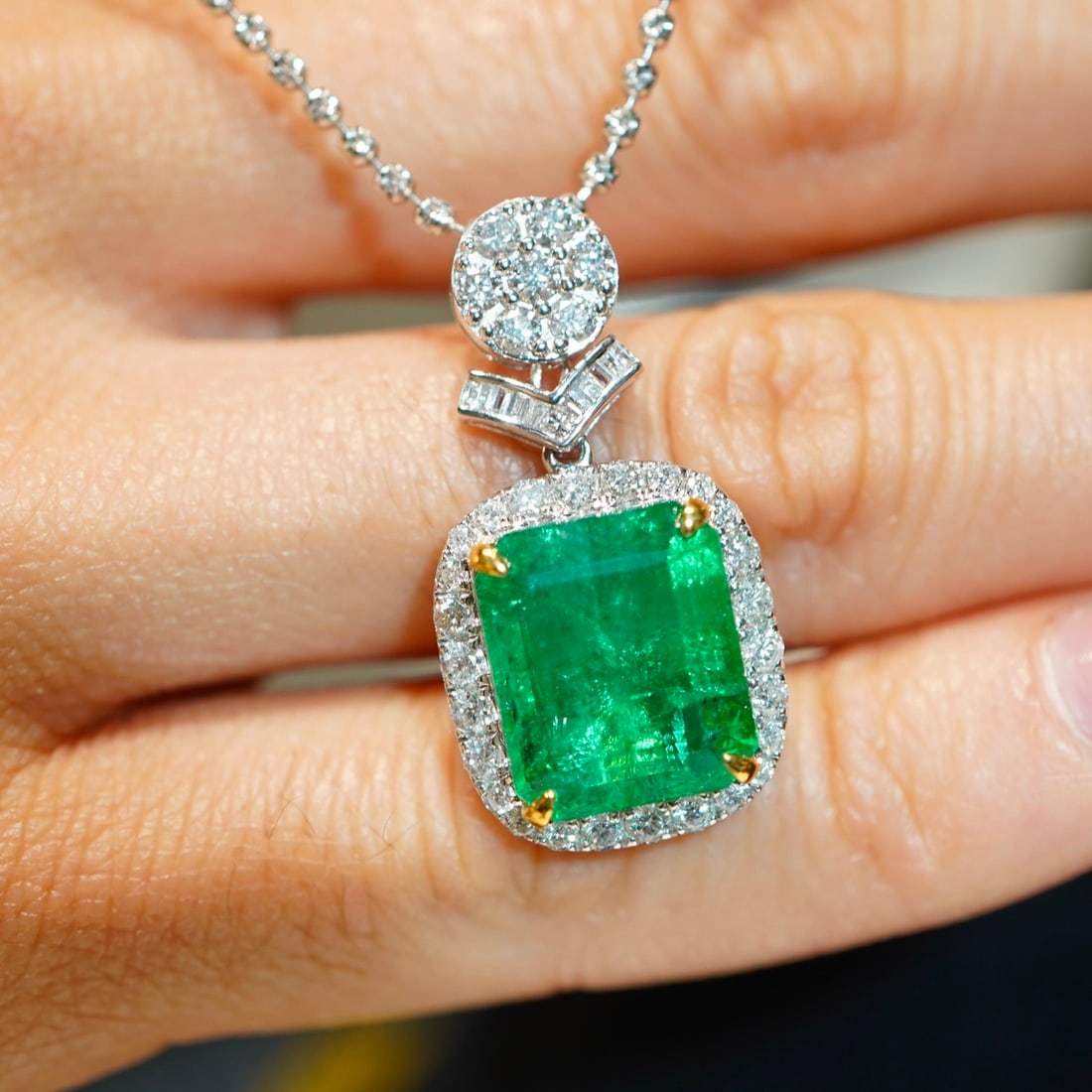 14k Gold 7.47 Ctw Vivid Green Natural Emerald & Diamond Pendant( Without Chain ) - 5