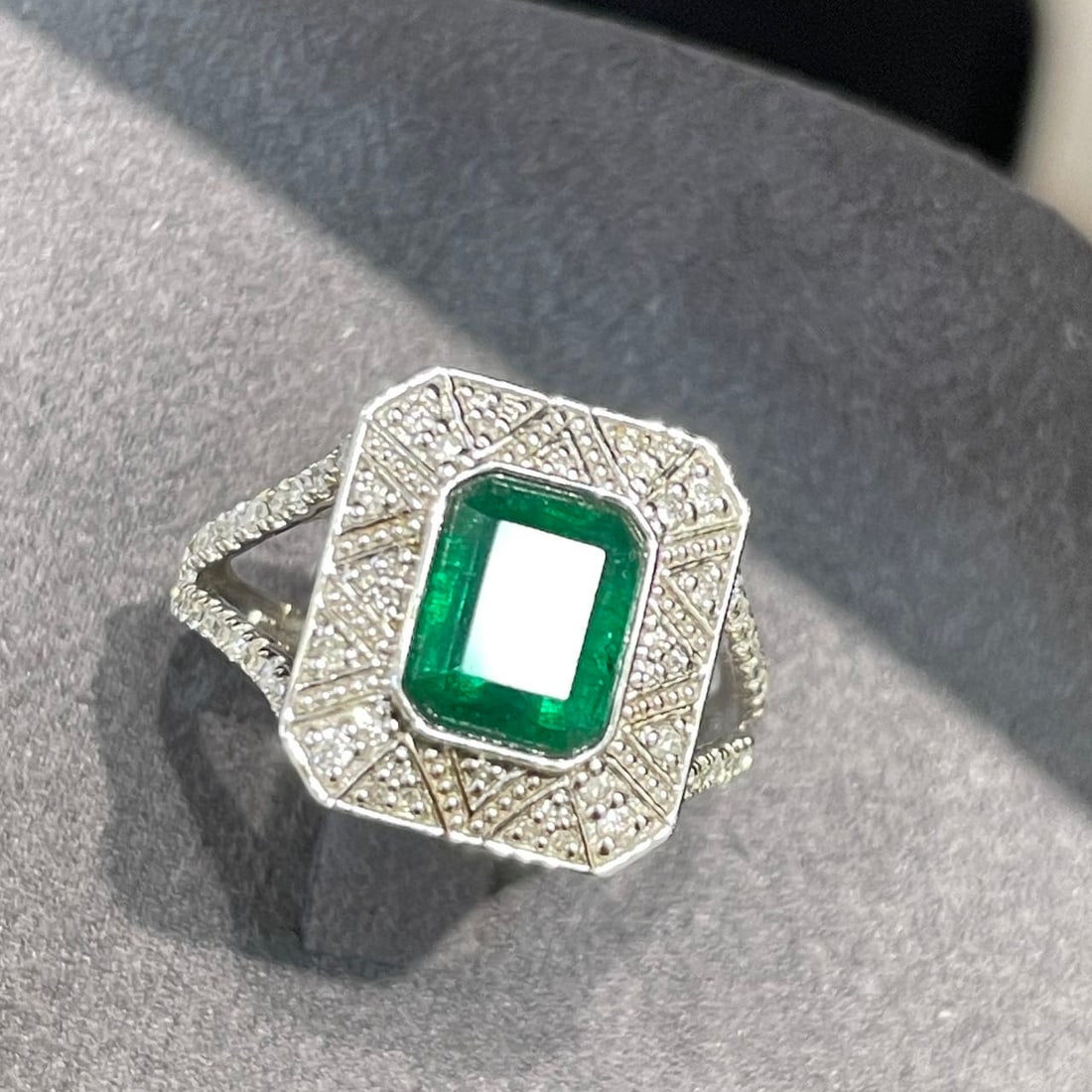 14k Gold 1.5 Ct Vivid Green Natural Emerald & Diamond Ring
