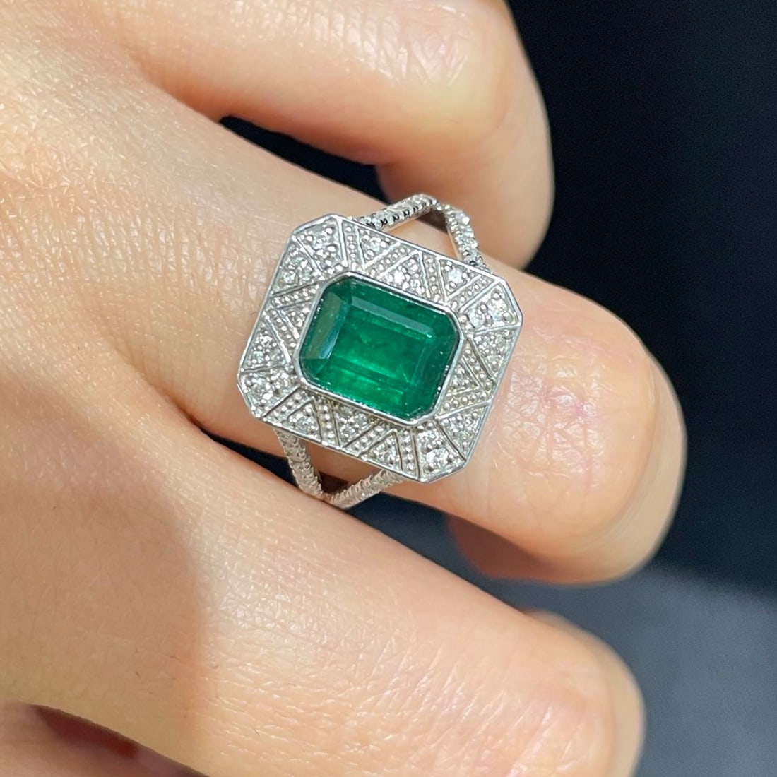 14k Gold 1.5 Ct Vivid Green Natural Emerald & Diamond Ring - 2