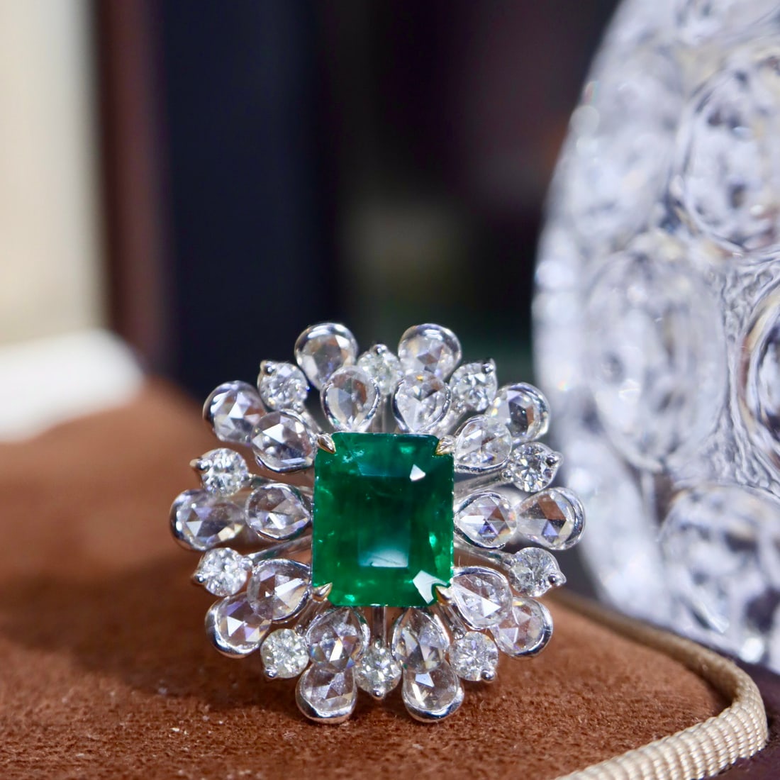 14k Gold 4.15 Ctw Vivid Green Natural Emerald & Diamond Ring: Ref:231098412 // gold content:14k gold // ring size:7. 25us // // main gemstone:emerald // shape:octagonal // carat weight:2. 65ct // color:vivid green // treatment:natural // // adjacent gemstone 2 :