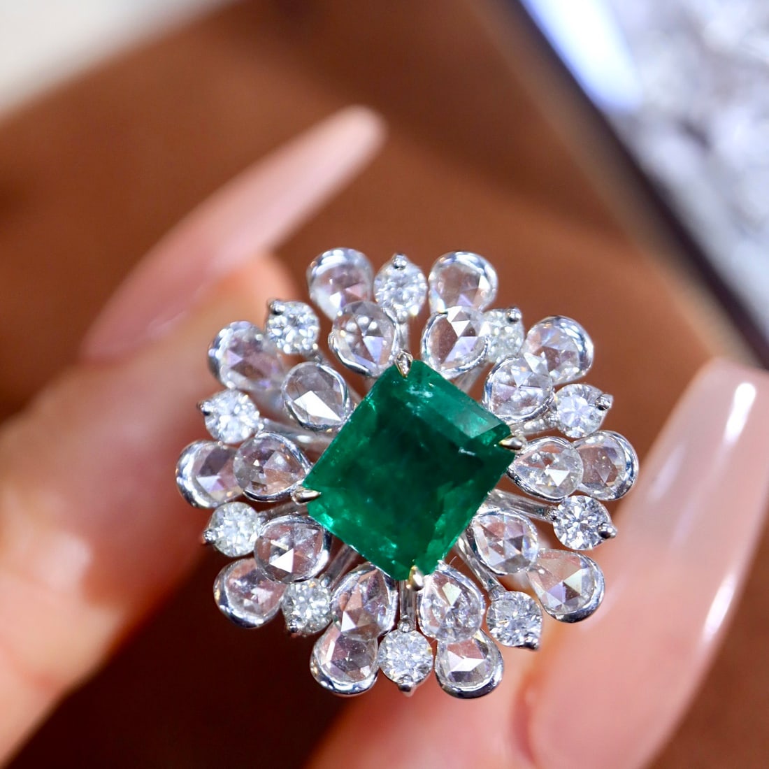14k Gold 4.15 Ctw Vivid Green Natural Emerald & Diamond Ring - 5
