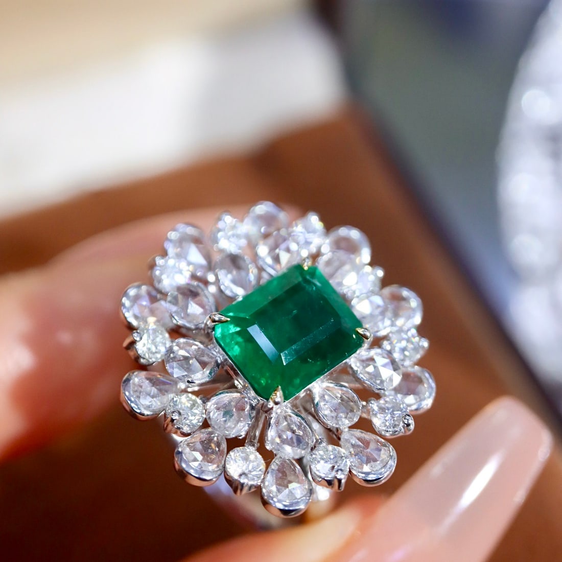 14k Gold 4.15 Ctw Vivid Green Natural Emerald & Diamond Ring - 6