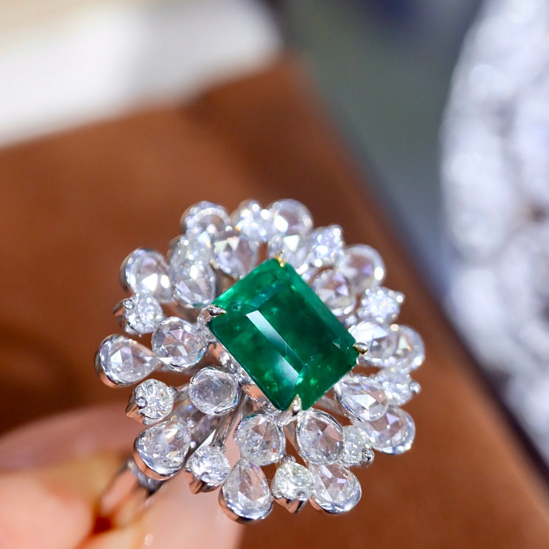 14k Gold 4.15 Ctw Vivid Green Natural Emerald & Diamond Ring - 7