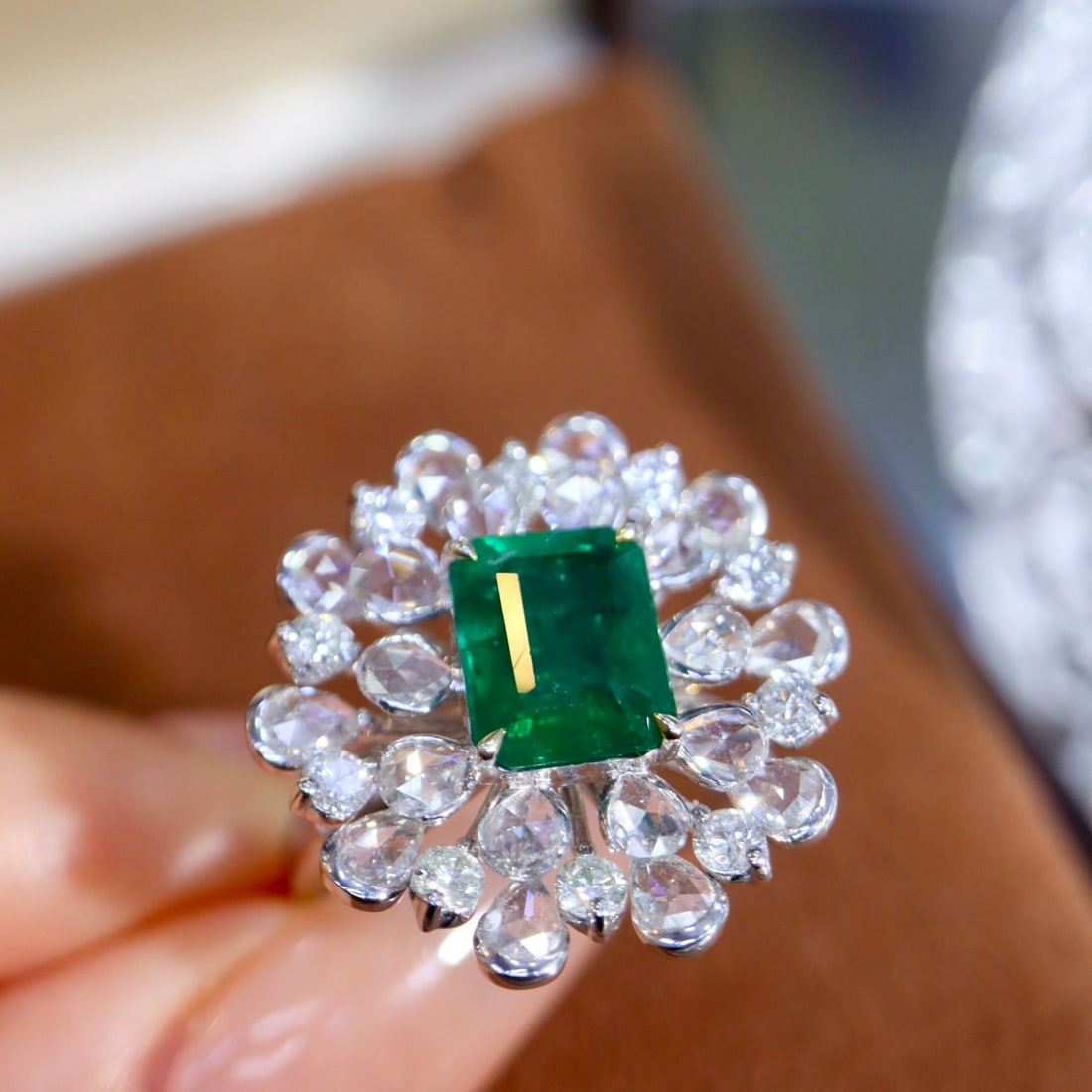 14k Gold 4.15 Ctw Vivid Green Natural Emerald & Diamond Ring - 8