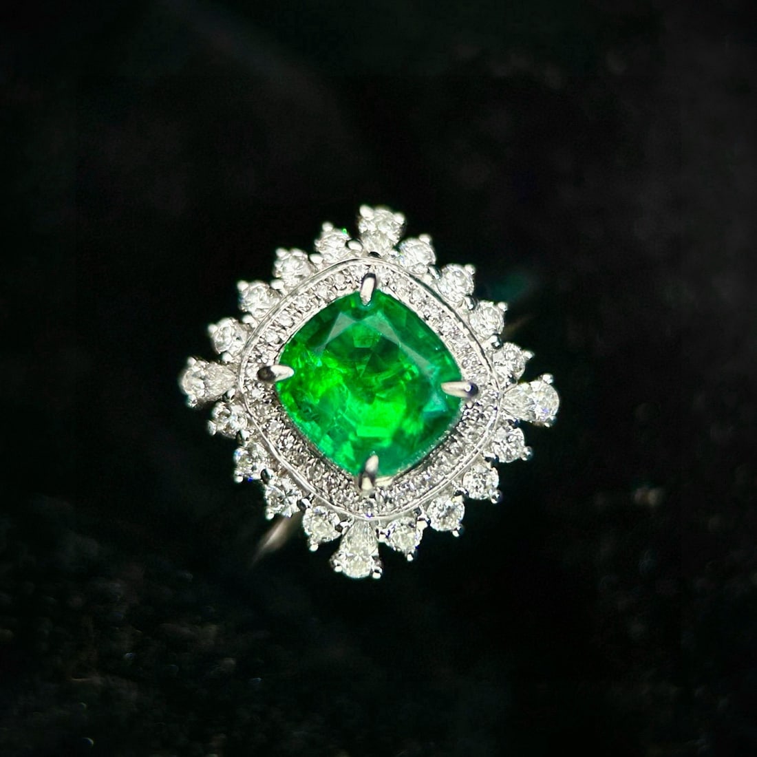 14k Gold 2.14 Ctw Vivid Green Natural Emerald & Diamond Ring: Ref:231098415 // gold content:14k gold // ring size:7. 25us // // main gemstone:emerald // shape:cushion // carat weight:1. 5ct // color:vivid green // treatment:natural // // adjacent gemstone 2 : di