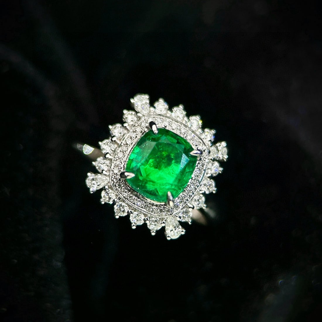 14k Gold 2.14 Ctw Vivid Green Natural Emerald & Diamond Ring - 3