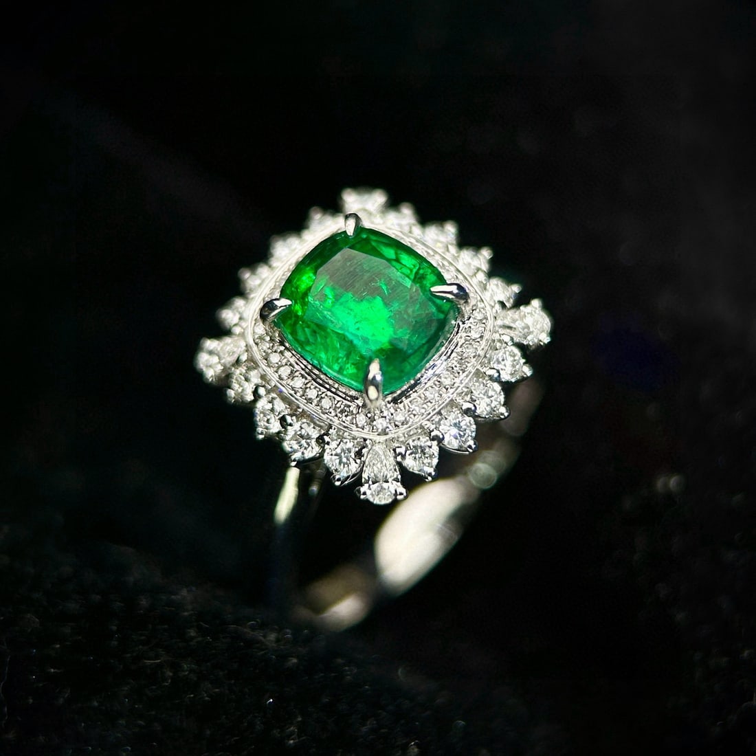 14k Gold 2.14 Ctw Vivid Green Natural Emerald & Diamond Ring - 4