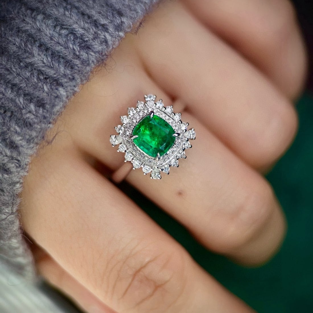 14k Gold 2.14 Ctw Vivid Green Natural Emerald & Diamond Ring - 5