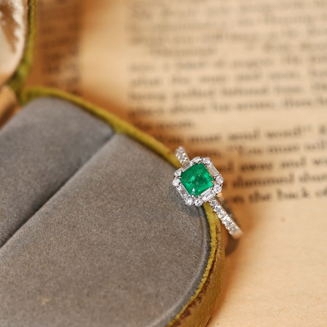 14k Gold 1.06 Ctw Vivid Green Natural Emerald & Diamond Ring - 3