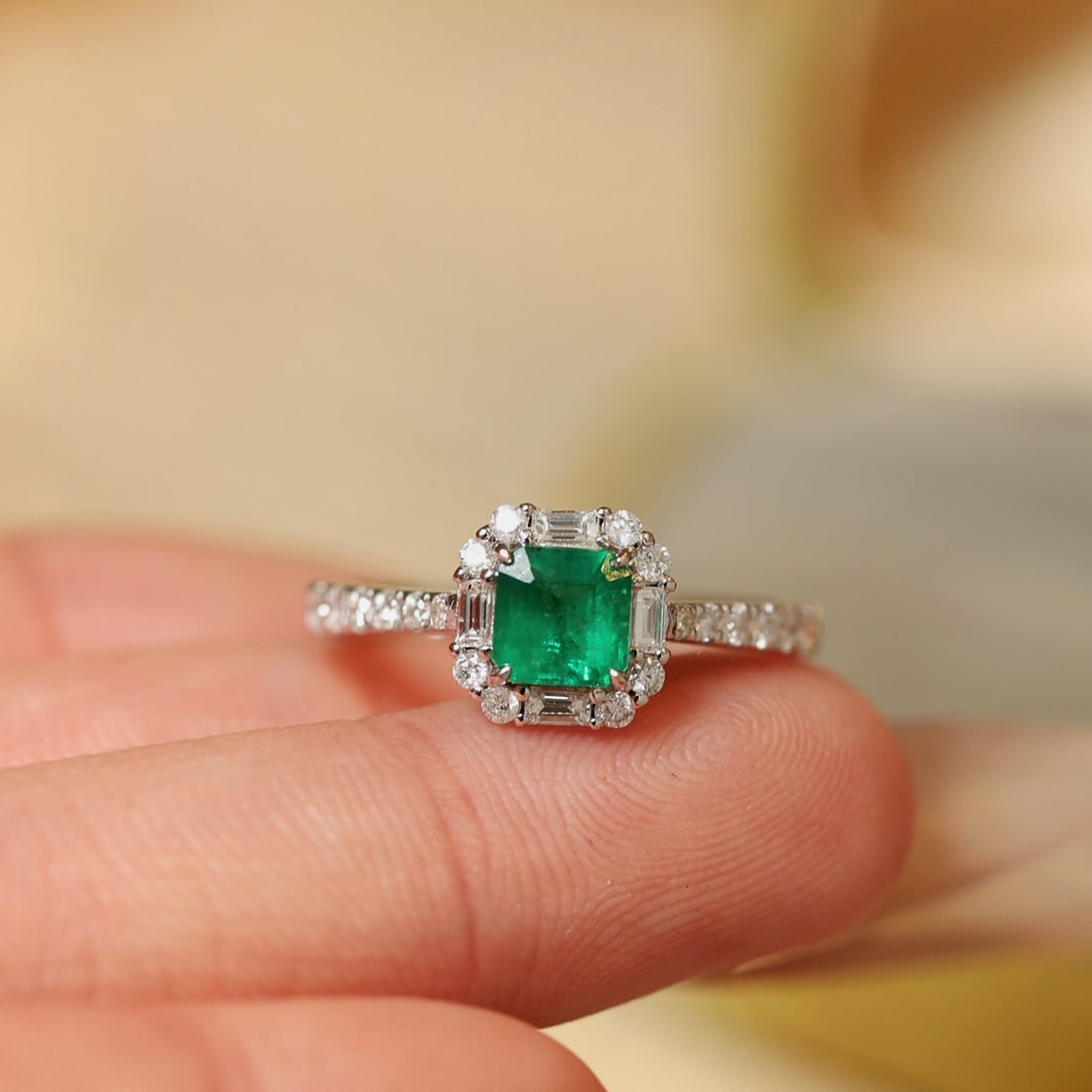 14k Gold 1.06 Ctw Vivid Green Natural Emerald & Diamond Ring - 4